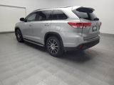 Used 2017 Toyota Highlander SE image 5