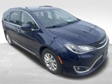 Used 2018 Chrysler Pacifica Touring-L Plus image 3