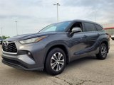 Used 2020 Toyota Highlander XLE image 2