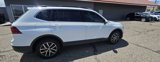Used 2019 Volkswagen Tiguan SE image 2