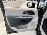 Used 2023 Chrysler Pacifica Limited image 5