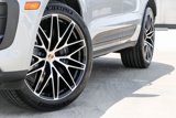Certified 2024 Porsche Macan image 6