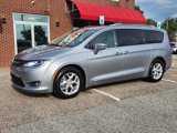 Used 2020 Chrysler Pacifica Limited image 2