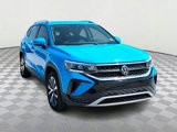 Certified 2024 Volkswagen Taos SE image 3