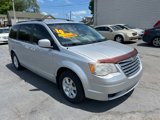 Used 2010 Chrysler Town & Country Touring image 4