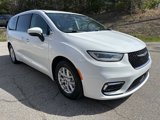 Used 2023 Chrysler Pacifica Touring-L image 2