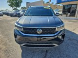 Used 2023 Volkswagen Taos SE w/ Panoramic Sunroof Package image 2