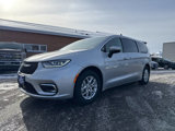 Used 2023 Chrysler Pacifica Touring-L image 3
