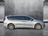 Used 2020 Chrysler Pacifica Touring-L image 4