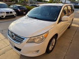 Used 2012 Volkswagen Routan SE image 3