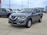 Used 2020 Nissan Rogue SV image 2