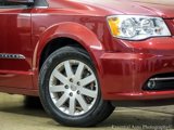 Used 2015 Chrysler Town & Country Touring image 3