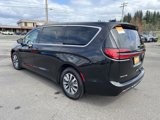 Used 2023 Chrysler Pacifica Touring-L image 6