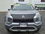 Used 2022 Mitsubishi Outlander SE image 2