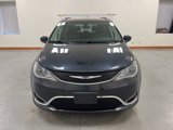 Used 2020 Chrysler Pacifica Touring-L image 3