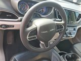 Used 2022 Chrysler Pacifica Touring-L image 6