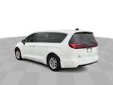 Used 2023 Chrysler Pacifica Touring-L image 6