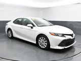 Used 2018 Toyota Camry LE image 2