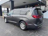 Used 2023 Chrysler Pacifica Touring-L image 5