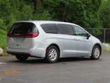 Used 2023 Chrysler Pacifica Touring-L image 3