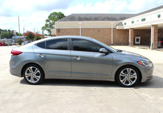 Used 2017 Hyundai Elantra Limited image 1