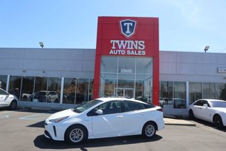 Used 2019 Toyota Prius LE image 1