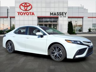 Used 2023 Toyota Camry SE image 1
