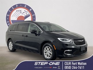 Used 2022 Chrysler Pacifica Touring-L image 1