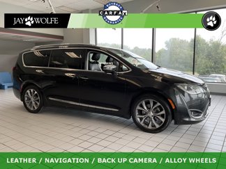 Used 2017 Chrysler Pacifica Limited w/ UConnect Theater Package image 1