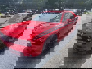 Used 2019 Dodge Challenger SXT image 1