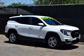 Used 2024 GMC Terrain SLE image 1