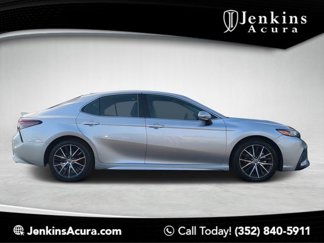 Used 2023 Toyota Camry SE image 1