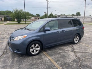 Used 2017 Toyota Sienna LE image 1