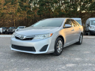 Used 2014 Toyota Camry LE image 1