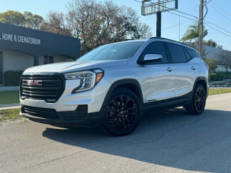 Used 2022 GMC Terrain SLE w/ Driver Convenience Package image 1