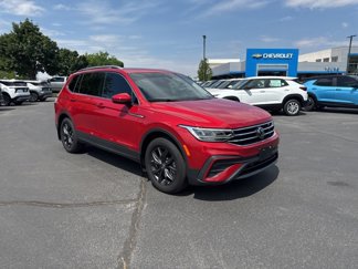 Used 2024 Volkswagen Tiguan SE w/ Panoramic Sunroof Package image 1