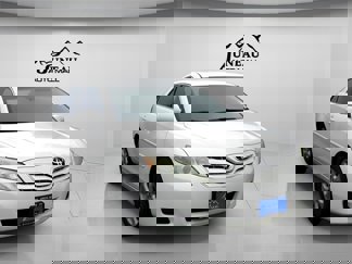 Used 2010 Toyota Camry LE image 1