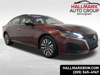 Used 2024 Nissan Altima 2.5 SV image 1