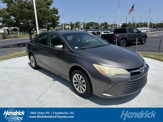 Used 2016 Toyota Camry LE image 1