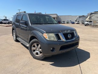 Used 2010 Nissan Pathfinder SE image 1