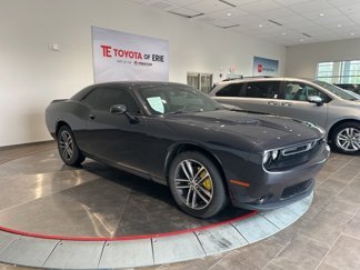 Used 2019 Dodge Challenger SXT image 1