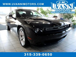 Used 2023 Dodge Challenger SXT image 1