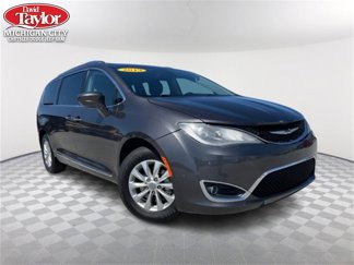 Used 2019 Chrysler Pacifica Touring-L image 1