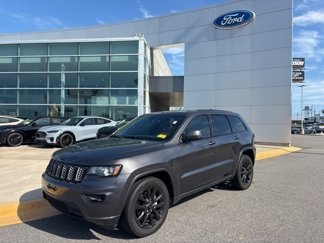 Used 2017 Jeep Grand Cherokee Altitude image 1