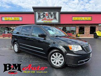 Used 2016 Chrysler Town & Country Touring image 1