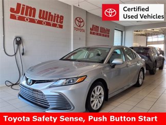 Certified 2022 Toyota Camry LE image 1