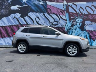Used 2018 Jeep Cherokee Latitude image 1