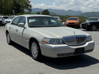 Used 2007 Lincoln Town Car Signature Limited image 1