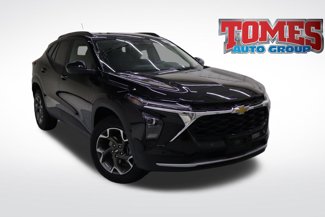 Used 2025 Chevrolet Trax LT w/ Driver Confidence Package image 1