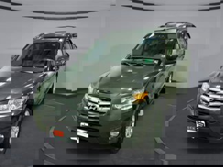 Used 2012 Hyundai Santa Fe SE image 1